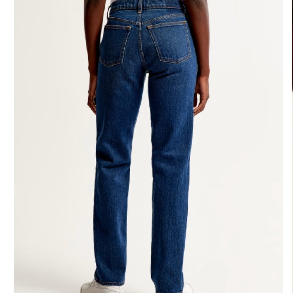Abercrombie Mid Rise 90s Straight Jean Size 4R/27